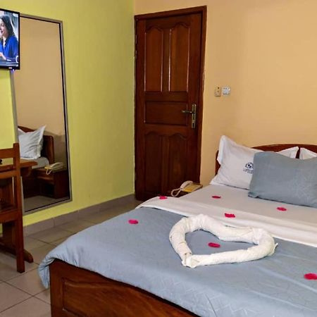Hotel Le Printemps Douala Bagian luar foto