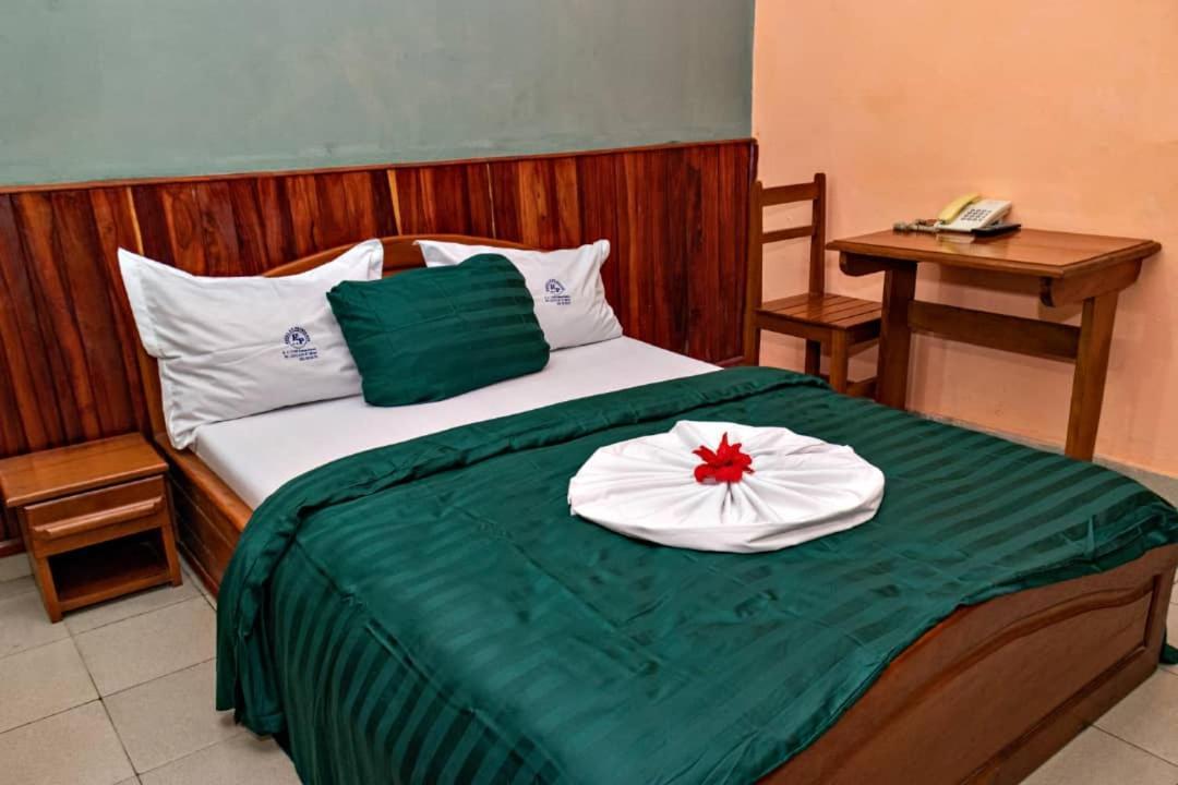 Hotel Le Printemps Douala Bagian luar foto