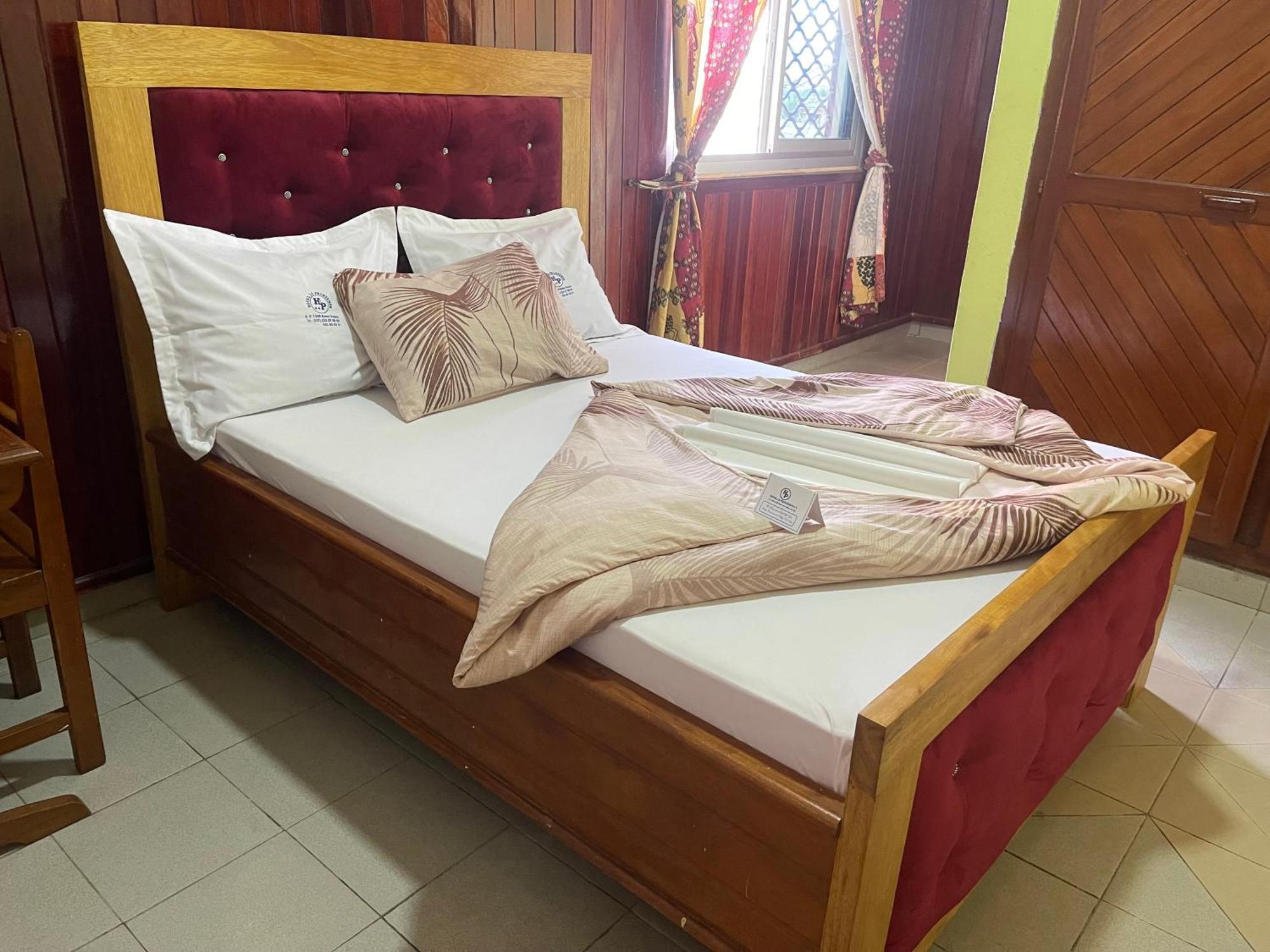 Hotel Le Printemps Douala Bagian luar foto